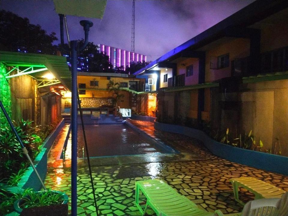 2 Hotel Saleh Angeles Esterno foto
