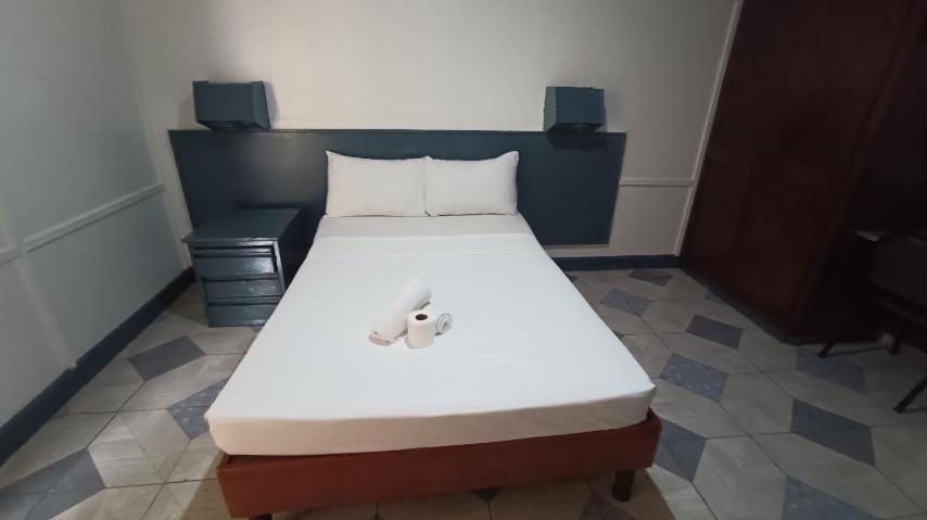 2 Hotel Saleh Angeles Esterno foto