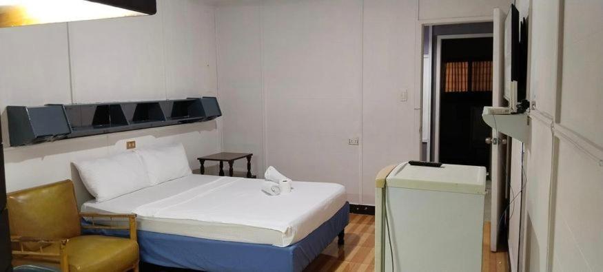 2 Hotel Saleh Angeles Esterno foto