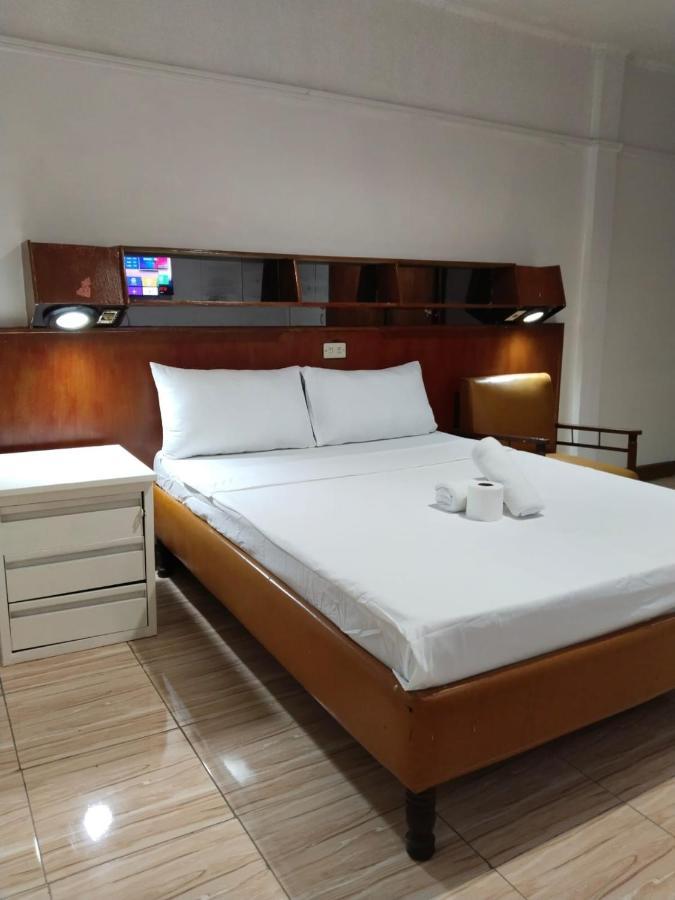 2 Hotel Saleh Angeles Esterno foto